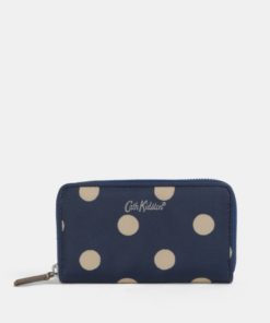 Tmavě modrá puntíkovaná peněženka Cath Kidston