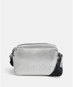 Crossbody kabelka ve stříbrné barvě Calvin Klein Jeans