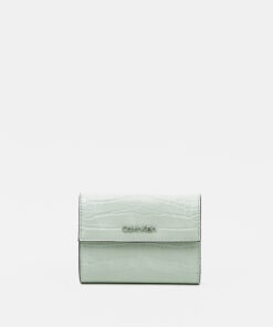 Světle zelená dámská peněženka s krokodýlím vzorem Calvin Klein Jeans