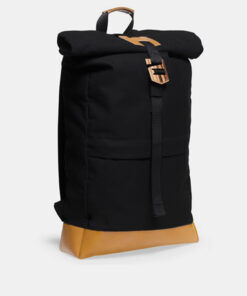 Praktický černý batoh s dřevěným detailem Lini Rollup BeWooden