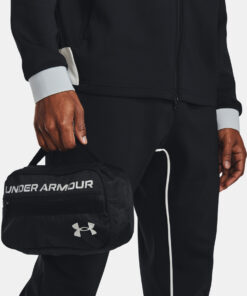Taška Under Armour Contain Travel Kit - černá
