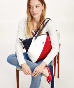 Tommy Hilfiger kabelka Poppy Tote Soft Nylon Stripes Corporate Mix